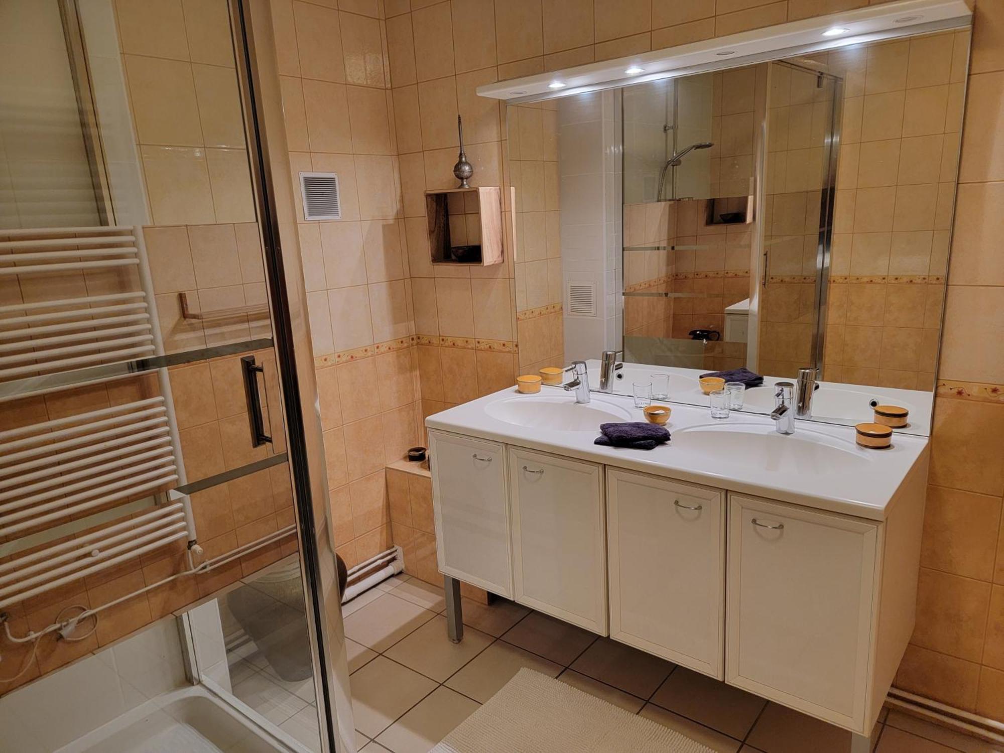 Hotel Domaine Bassy Saint-Gengoux-de-Scissé Esterno foto